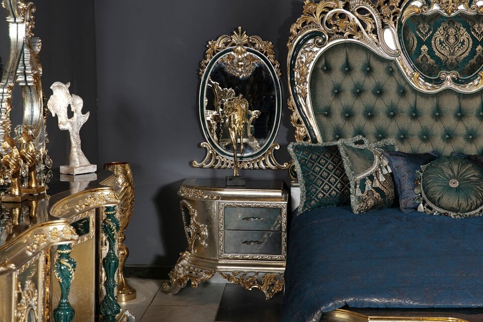 Kaisergrünes klassisches Schlafzimmer