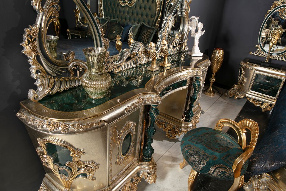 Kaisergrünes klassisches Schlafzimmer