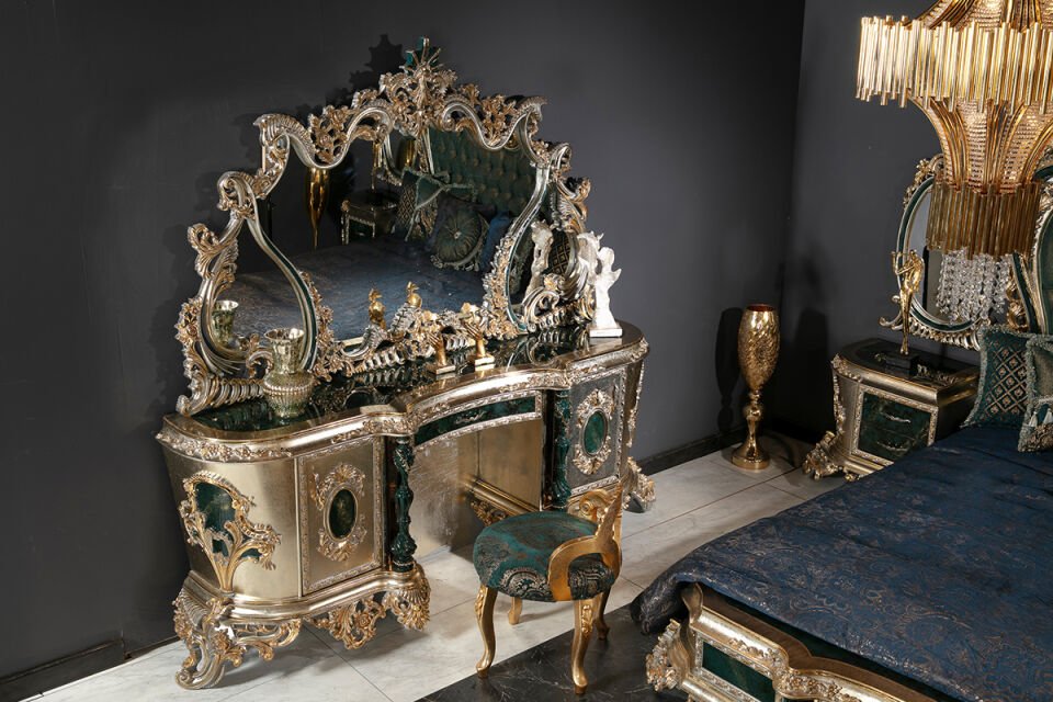 Kaisergrünes klassisches Schlafzimmer