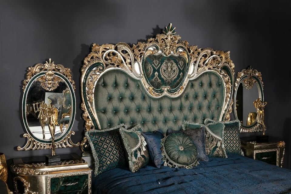 Kaisergrünes klassisches Schlafzimmer