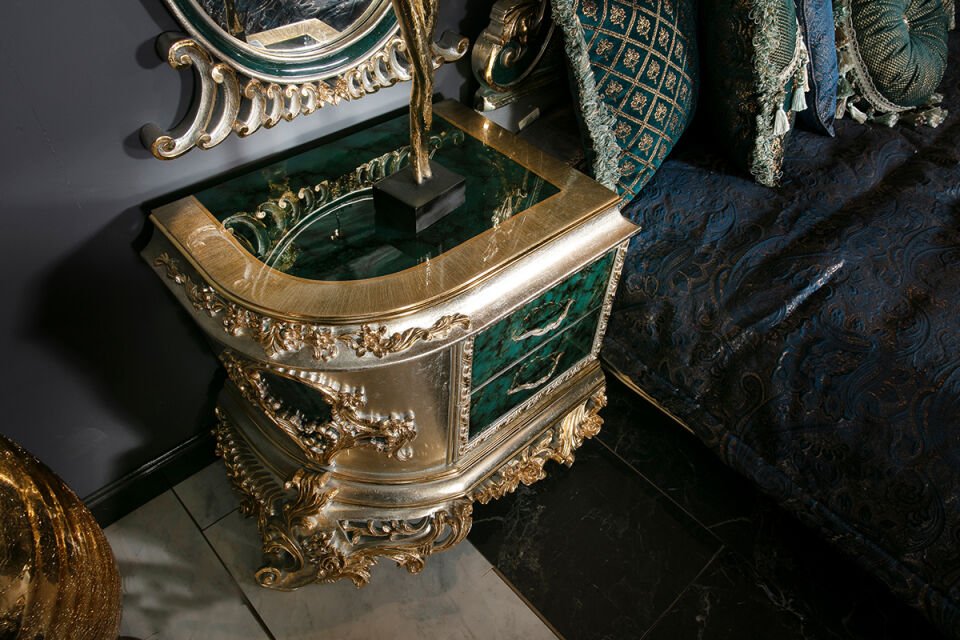 Kaisergrünes klassisches Schlafzimmer