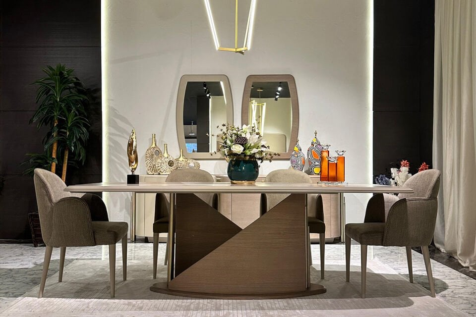 Modernes Esszimmer mit Violine