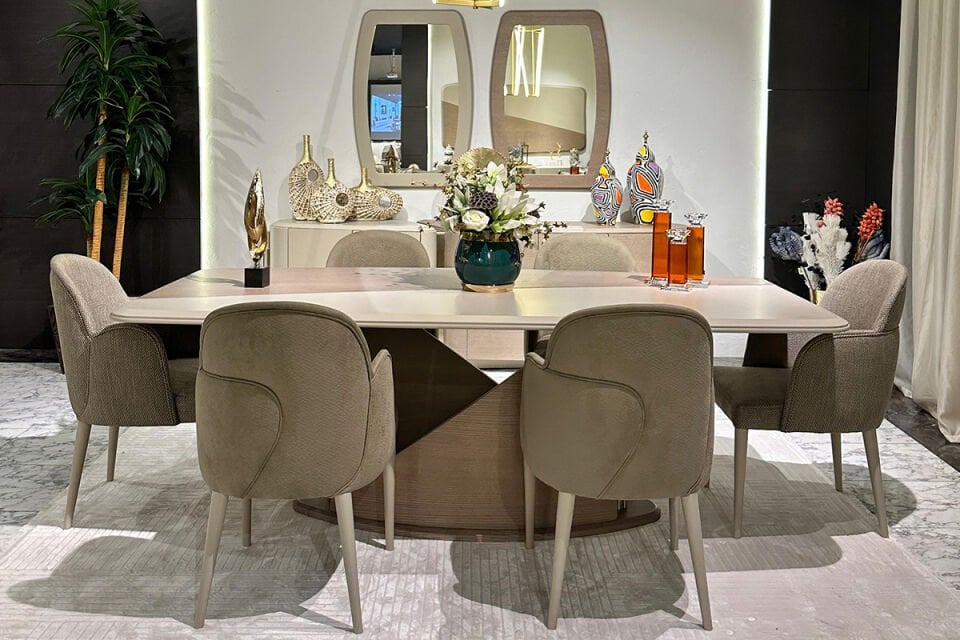 Modernes Esszimmer mit Violine