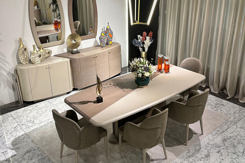 Modernes Esszimmer mit Violine