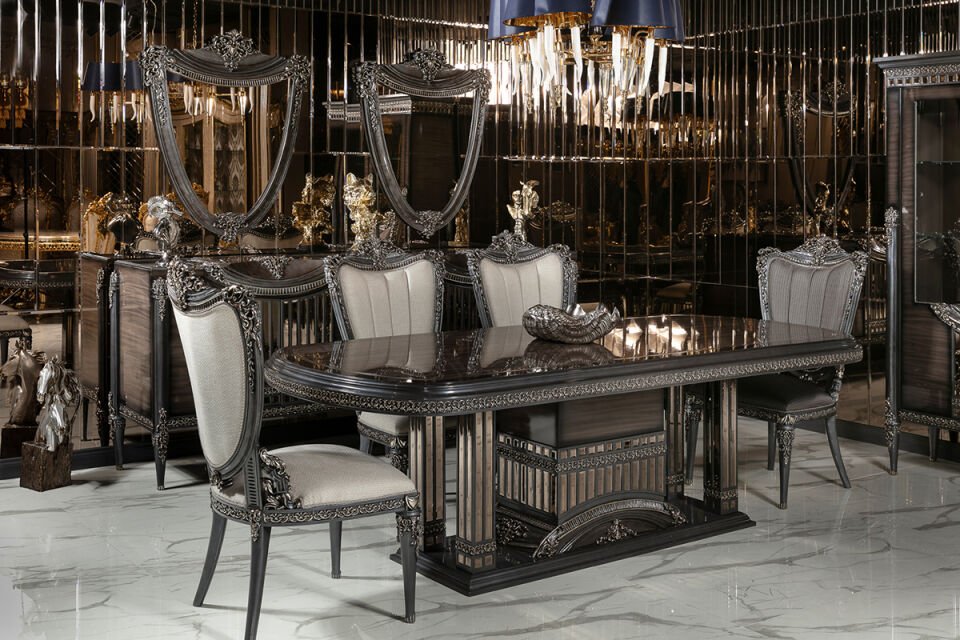 Queen Classic Dining Room