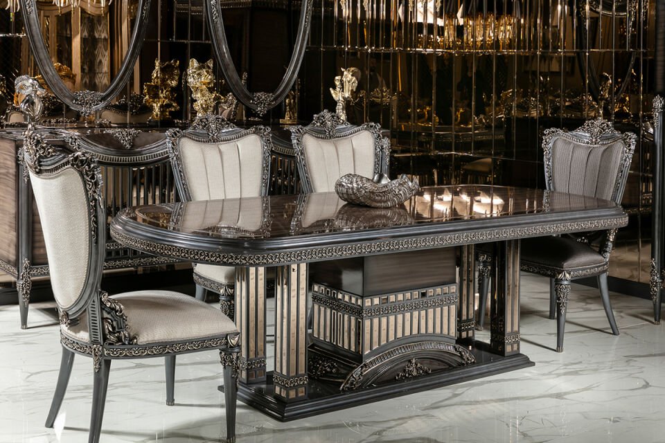 Queen Classic Dining Room