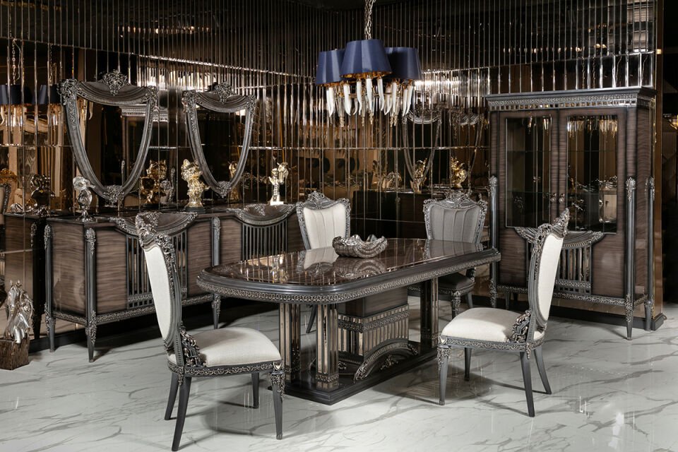 Queen Classic Dining Room