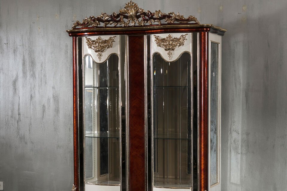 Sultanate Classic Dining Room