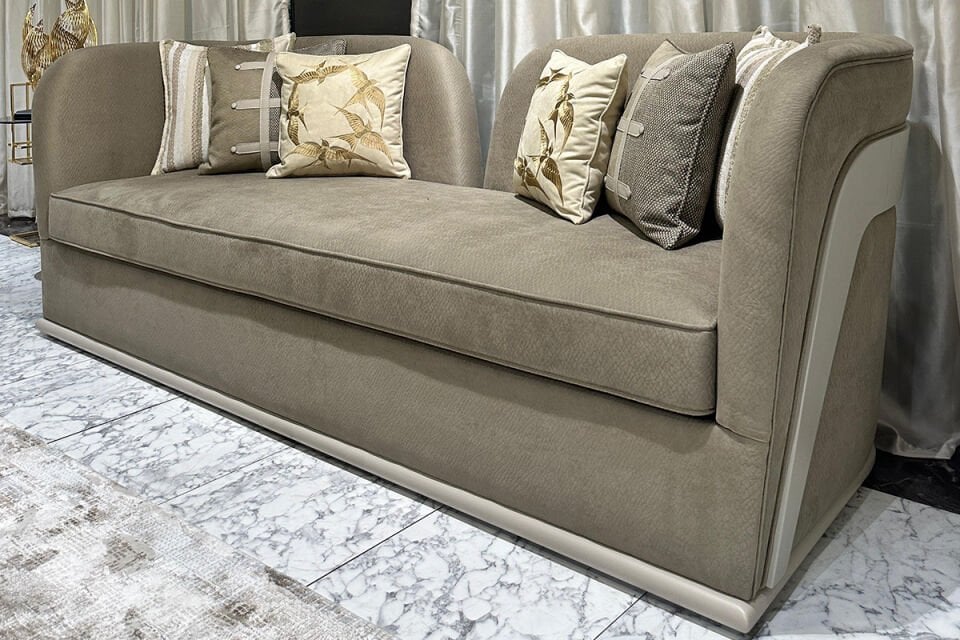 Modernes Sofa-Set mit Violine